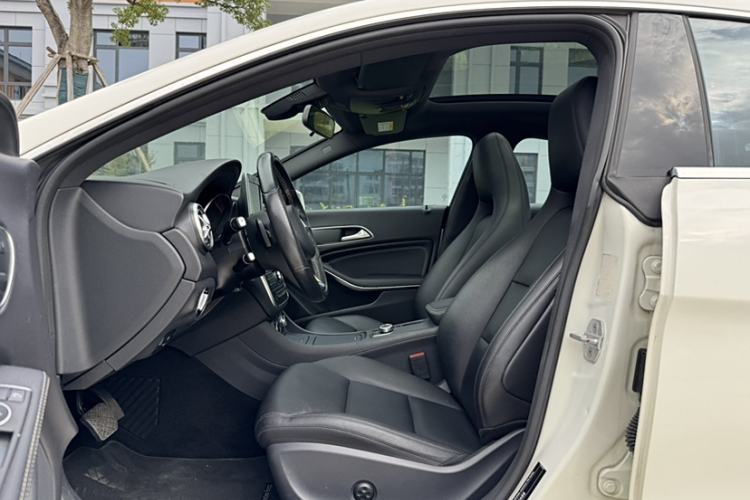 Used Mercedes-Benz CLA 2015 CLA 200 Interior 6