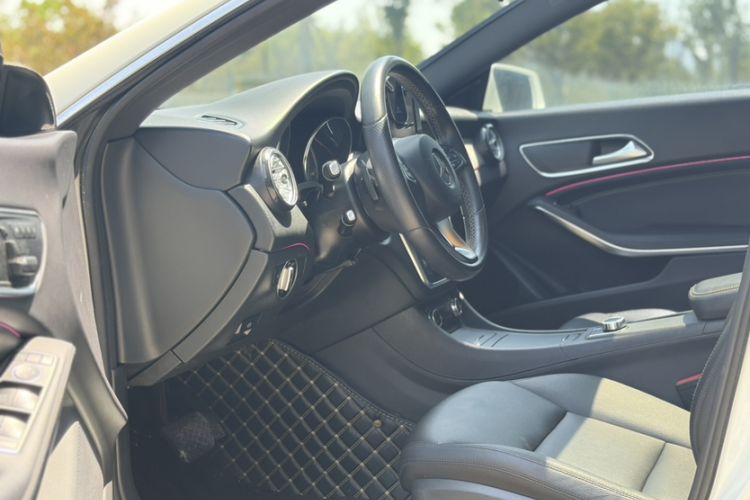 Used Mercedes-Benz CLA 2015 CLA 200 Interior 7