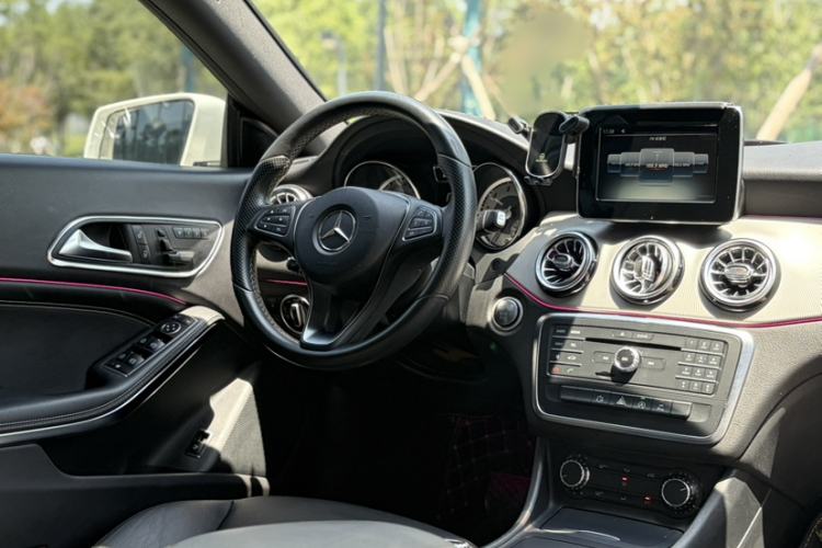 Used Mercedes-Benz CLA 2015 CLA 200 Interior 8