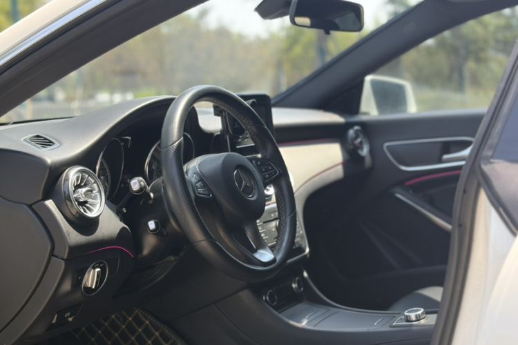Used Mercedes-Benz CLA 2015 CLA 200 Interior 9