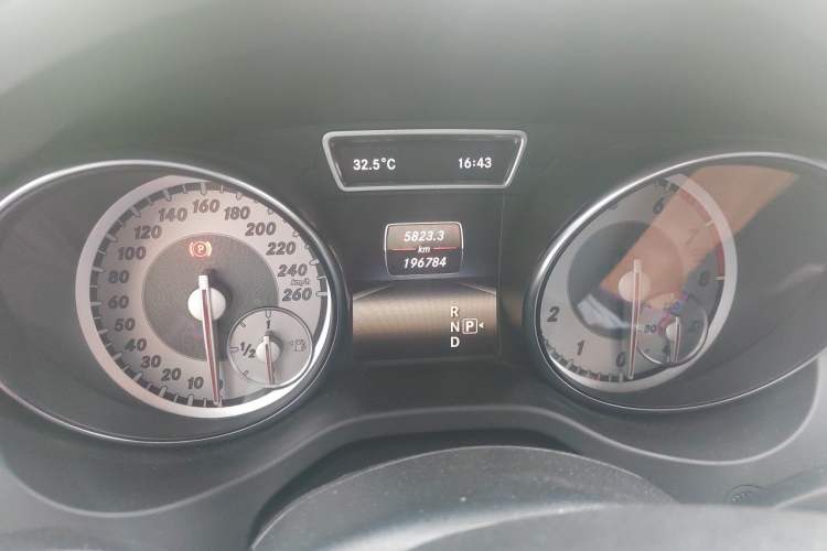 Used Mercedes-Benz CLA 2015 CLA 220 4MATIC Odometer Close Up