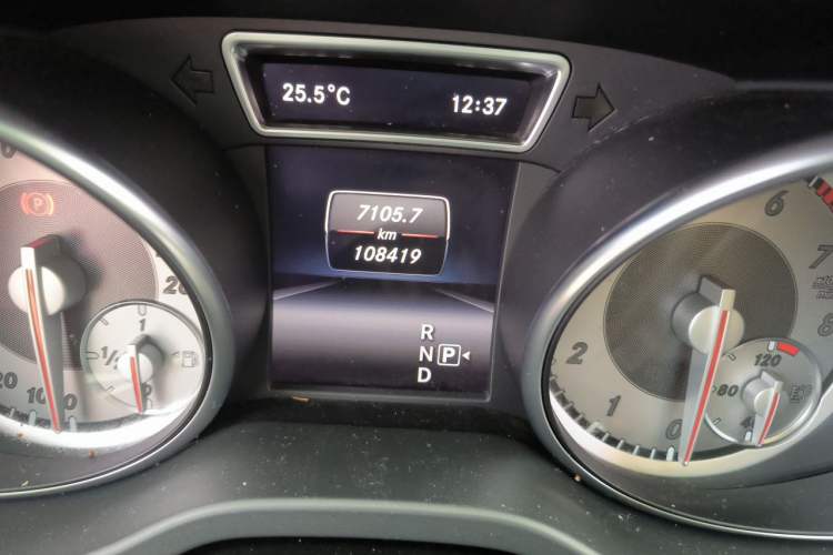 Used Mercedes-Benz CLA 2015 CLA 220 4MATIC Odometer Close Up