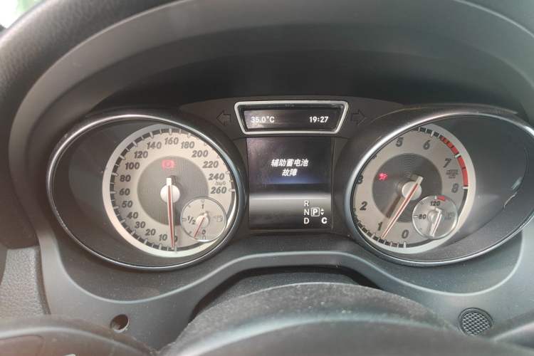 Used Mercedes-Benz CLA 2015 CLA 220 4MATIC Odometer Close Up