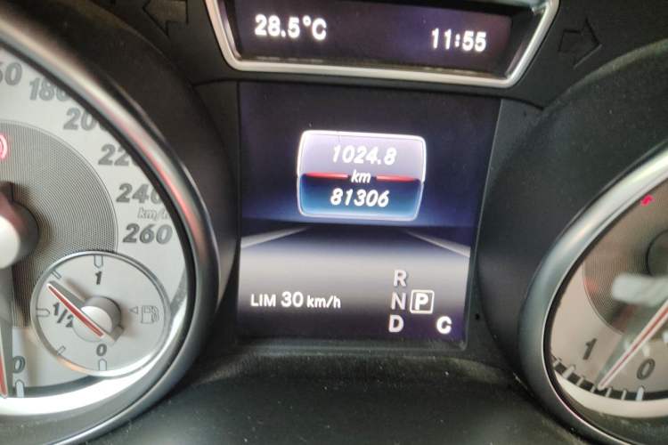 Used Mercedes-Benz CLA 2015 CLA 220 4MATIC Odometer Close Up