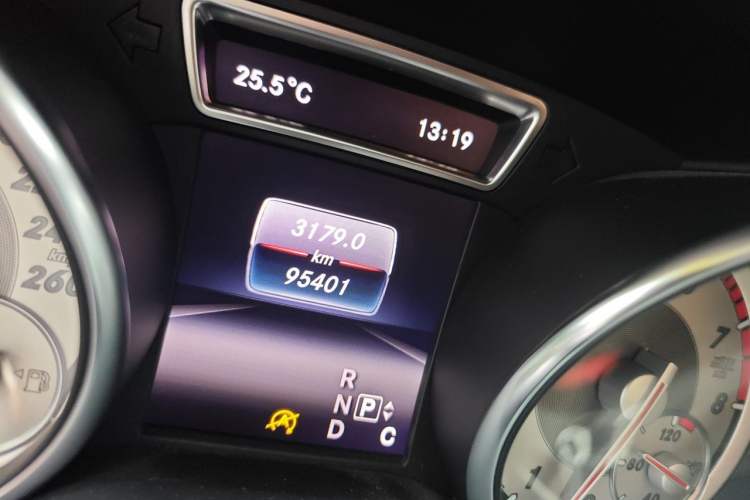 Used Mercedes-Benz CLA 2015 CLA 220 4MATIC Odometer Close Up