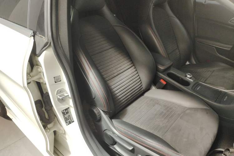 Used Mercedes-Benz CLA 2015 CLA 220 4MATIC Right Front Seat