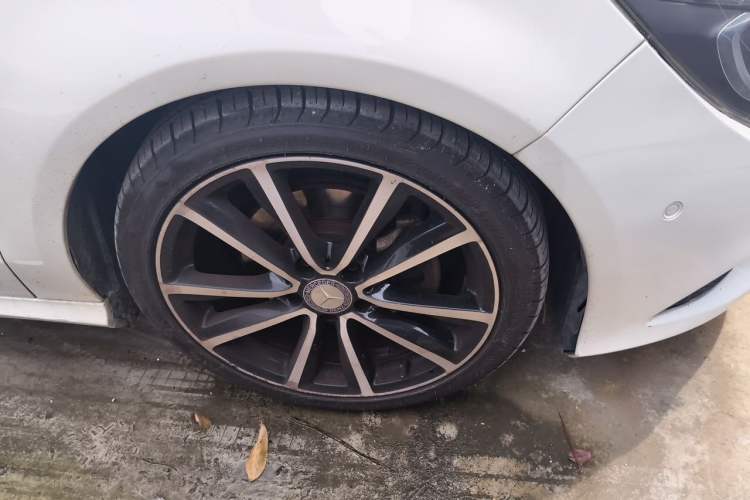 Used Mercedes-Benz CLA 2015 CLA 200 Right Front Wheel Hub