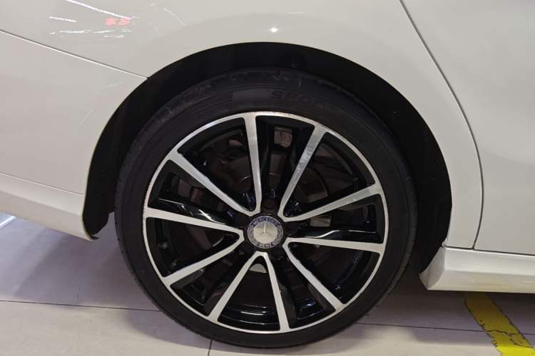 Used Mercedes-Benz CLA 2015 CLA 200 Right Rear Wheel Hub