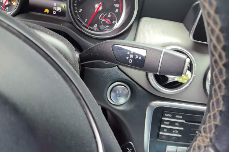 Used Mercedes-Benz CLA 2016 Refreshed CLA 200 Sport Edition Gear Lever