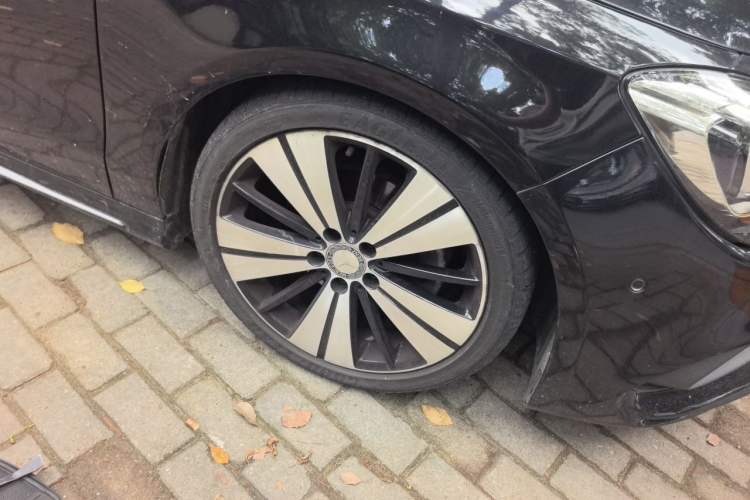 Used Mercedes-Benz CLA 2016 Facelifted CLA 200 Stylish Edition Right Front Wheel Hub