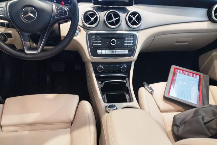 Used Mercedes-Benz CLA 2016 Facelifted CLA 200 Stylish Edition Gear Lever