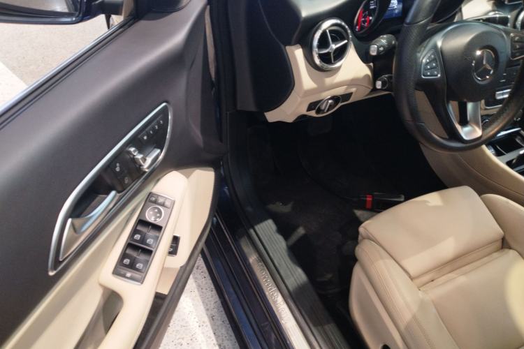 Used Mercedes-Benz CLA 2016 Facelifted CLA 200 Stylish Edition Interior 3