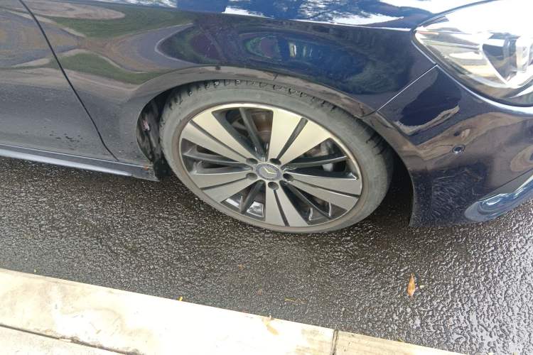 Used Mercedes-Benz CLA 2016 Facelifted CLA 200 Stylish Edition Right Front Wheel Hub