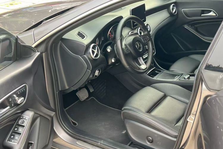 Used Mercedes-Benz CLA 2016 Facelifted CLA 200 Stylish Edition Interior 4