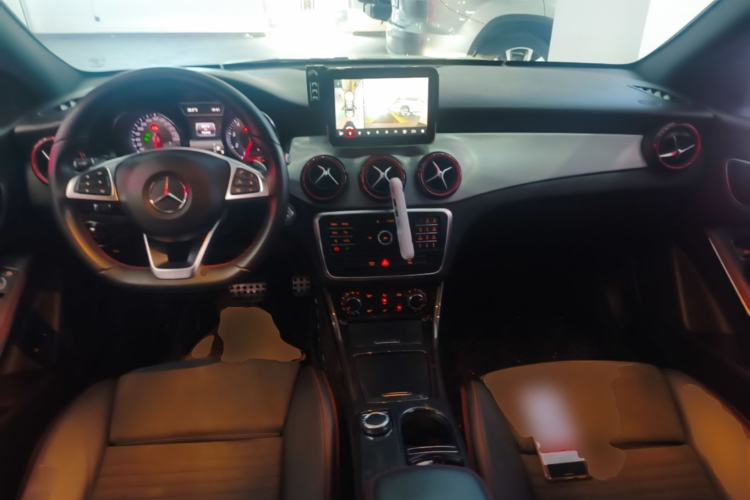 Used Mercedes-Benz CLA 2016 CLA 220 4MATIC Center Console