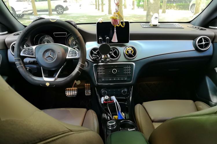 Used Mercedes-Benz CLA 2016 CLA 260 4MATIC Center Console