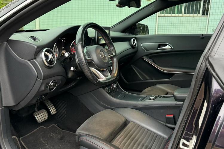 Used Mercedes-Benz CLA 2016 CLA 220 4MATIC Interior 2