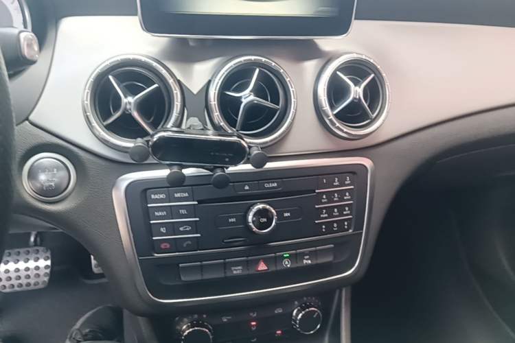 Used Mercedes-Benz CLA 2016 CLA 220 4MATIC Audio And AC Panel