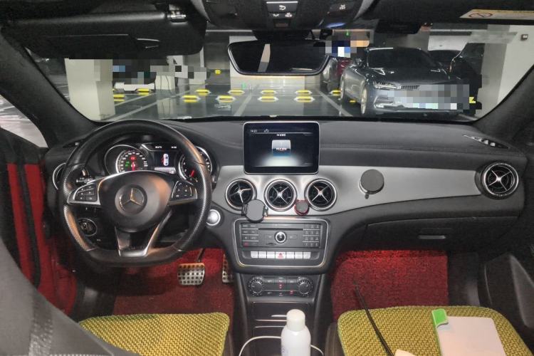 Used Mercedes-Benz CLA 2016 Facelifted CLA 260 4MATIC Center Console