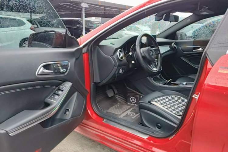 Used Mercedes-Benz CLA 2016 Facelifted CLA 200 Stylish Edition Driver Seat