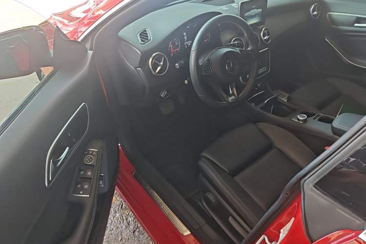 Used Mercedes-Benz CLA 2016 Refreshed CLA 200 Sport Edition Driver Seat