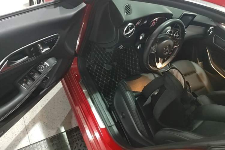 Used Mercedes-Benz CLA 2016 Facelifted CLA 200 Stylish Edition Driver Seat
