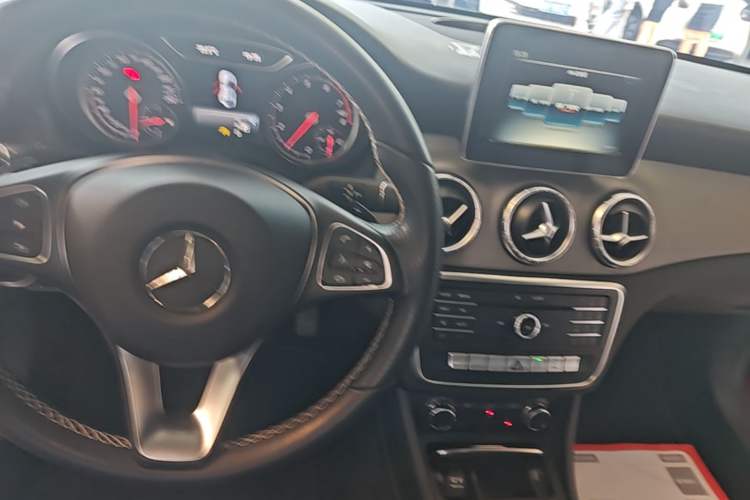 Used Mercedes-Benz CLA 2016 Refreshed CLA 200 Sport Edition Gear Lever