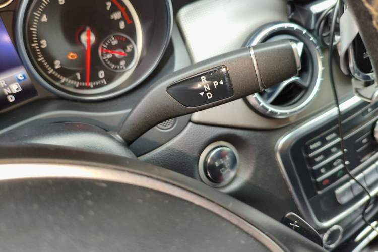 Used Mercedes-Benz CLA 2016 Refreshed CLA 200 Sport Edition Gear Lever