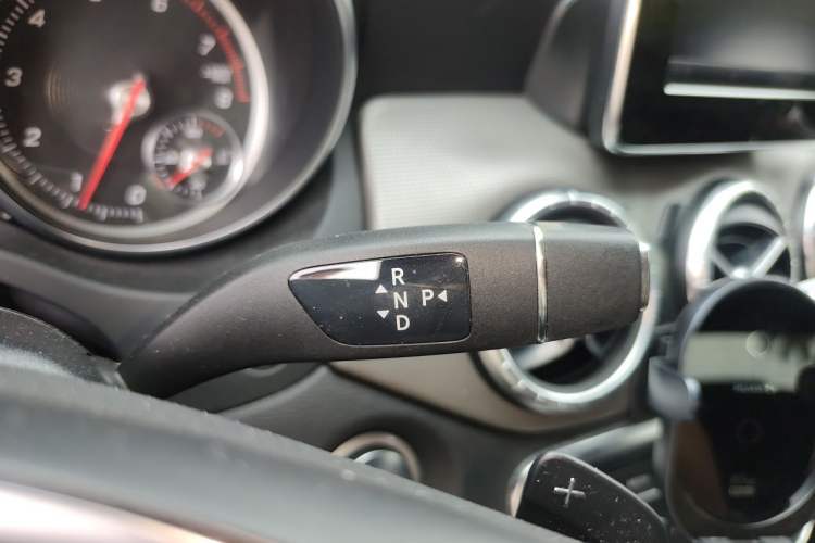 Used Mercedes-Benz CLA 2016 Facelifted CLA 200 Stylish Edition Gear Lever