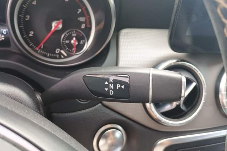 Used Mercedes-Benz CLA 2016 Refreshed CLA 200 Sport Edition Gear Lever