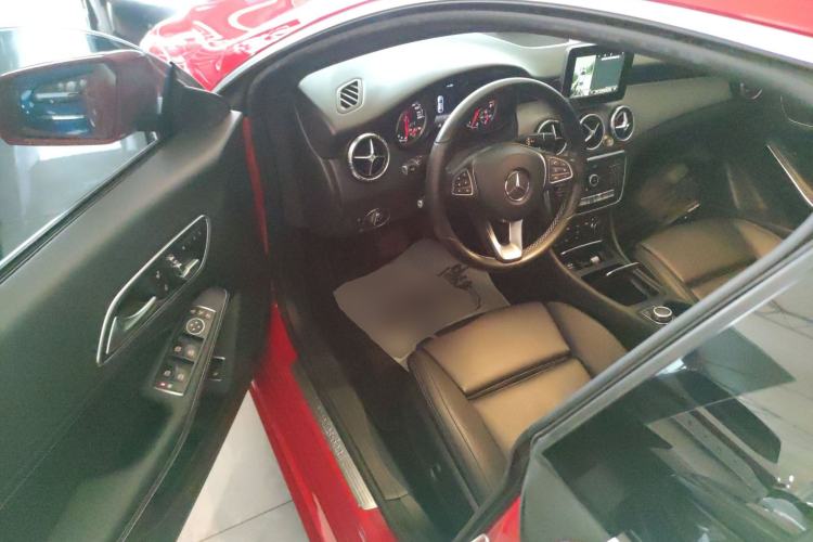 Used Mercedes-Benz CLA 2016 Facelifted CLA 200 Stylish Edition Interior 3