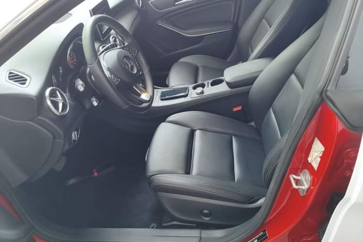 Used Mercedes-Benz CLA 2016 Facelifted CLA 200 Stylish Edition Left Front Seat