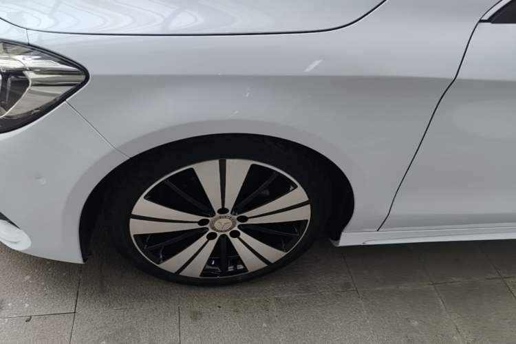 Used Mercedes-Benz CLA 2016 Facelifted CLA 200 Stylish Edition Left Front Wheel Hub