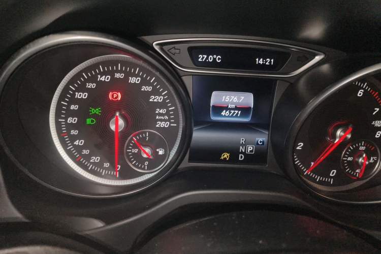 Used Mercedes-Benz CLA 2016 Facelifted CLA 260 4MATIC Odometer Close Up