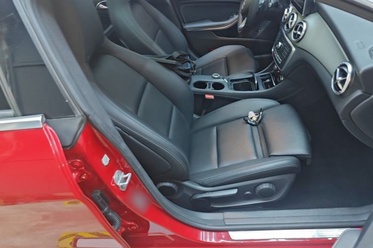 Used Mercedes-Benz CLA 2016 Facelifted CLA 200 Stylish Edition Right Front Seat
