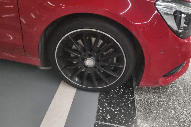 Used Mercedes-Benz CLA 2016 Facelifted CLA 260 4MATIC Right Front Wheel Hub