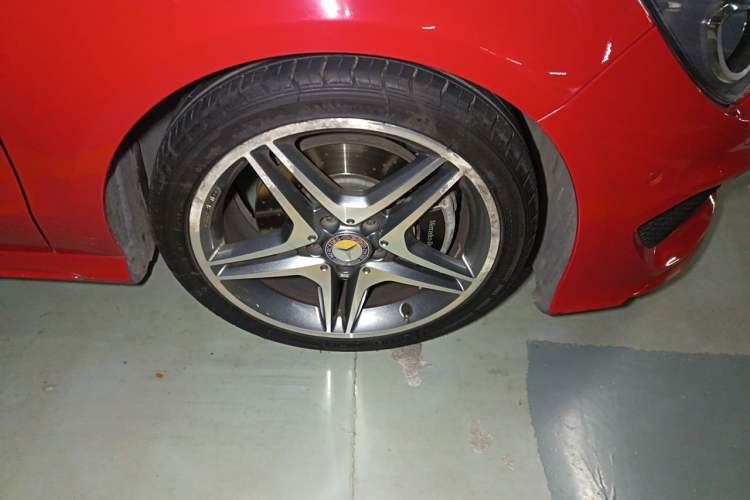 Used Mercedes-Benz CLA 2016 CLA 220 4MATIC Right Front Wheel Hub