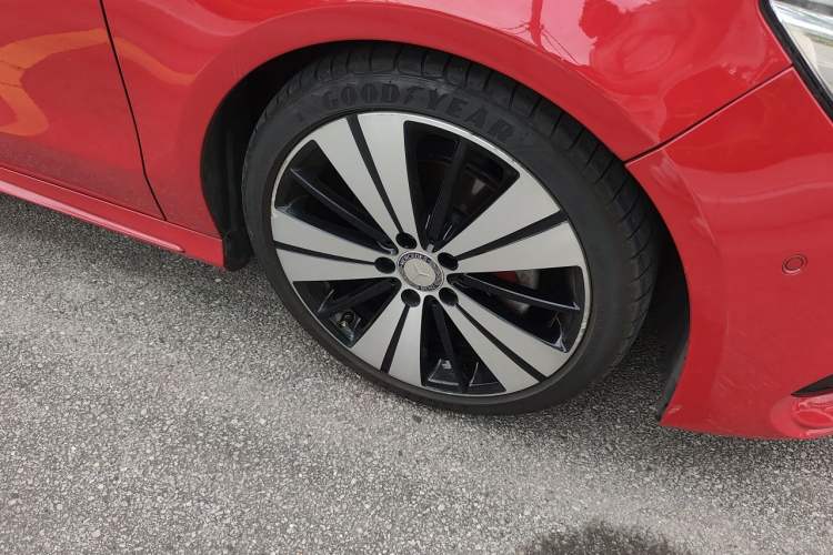 Used Mercedes-Benz CLA 2016 Facelifted CLA 200 Stylish Edition Right Front Wheel Hub