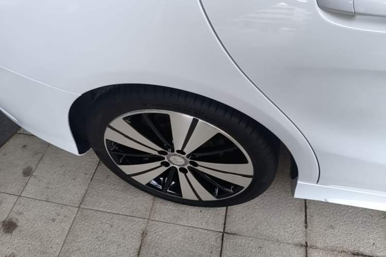 Used Mercedes-Benz CLA 2016 Facelifted CLA 200 Stylish Edition Right Rear Wheel Hub