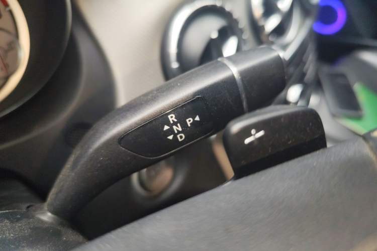 Used Mercedes-Benz CLA 2016 Refreshed CLA 200 Sport Edition Gear Lever
