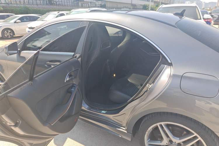 Used Mercedes-Benz CLA 2016 CLA 220 4MATIC Interior 1