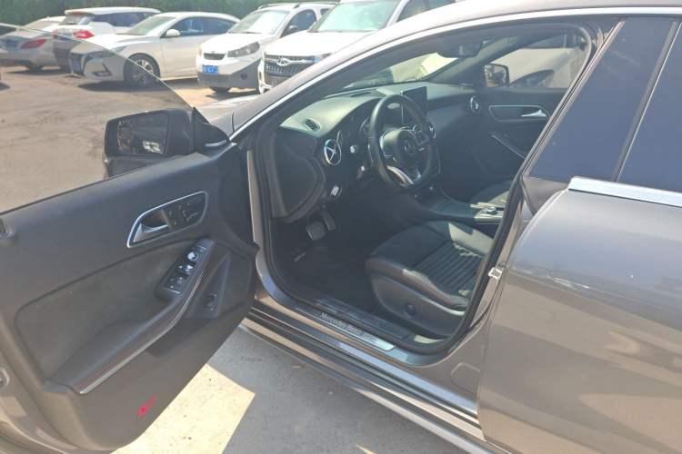 Used Mercedes-Benz CLA 2016 CLA 220 4MATIC Interior 2