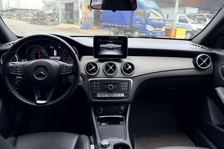 Used Mercedes-Benz CLA 2016 Facelifted CLA 200 Stylish Edition Interior 2