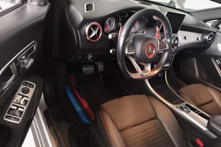 Used Mercedes-Benz CLA 2016 CLA 220 4MATIC Interior 3