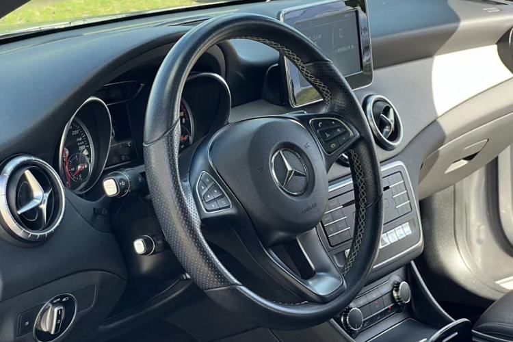 Used Mercedes-Benz CLA 2016 Facelifted CLA 200 Stylish Edition Interior 4