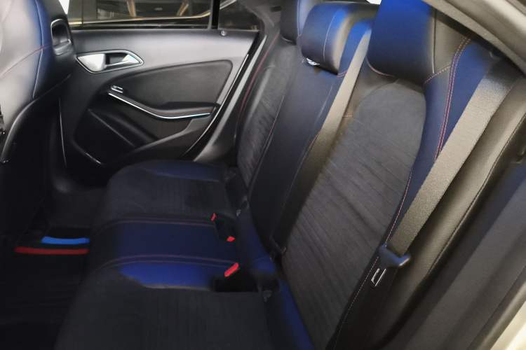 Used Mercedes-Benz CLA 2016 CLA 220 4MATIC Interior 4