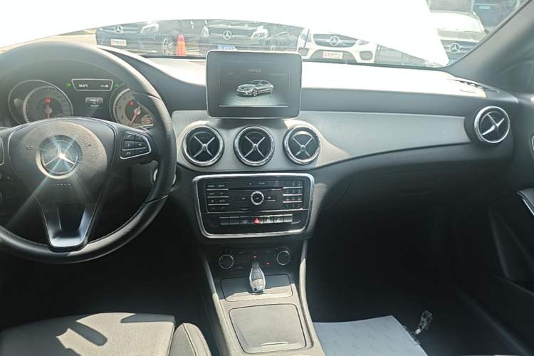 Used Mercedes-Benz CLA 2016 CLA 200 Style Edition Audio And AC Panel