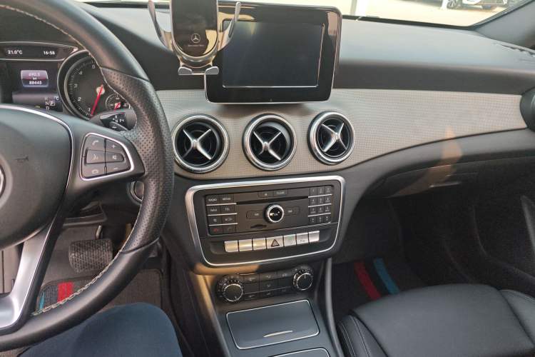 Used Mercedes-Benz CLA 2016 Facelifted CLA 200 Stylish Edition Audio And AC Panel