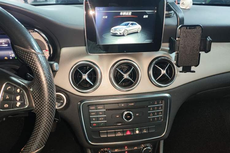 Used Mercedes-Benz CLA 2016 CLA 200 Style Edition Audio And AC Panel