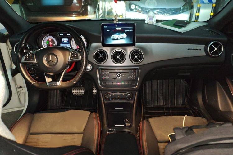 Used Mercedes-Benz CLA 2016 CLA 220 4MATIC Center Console